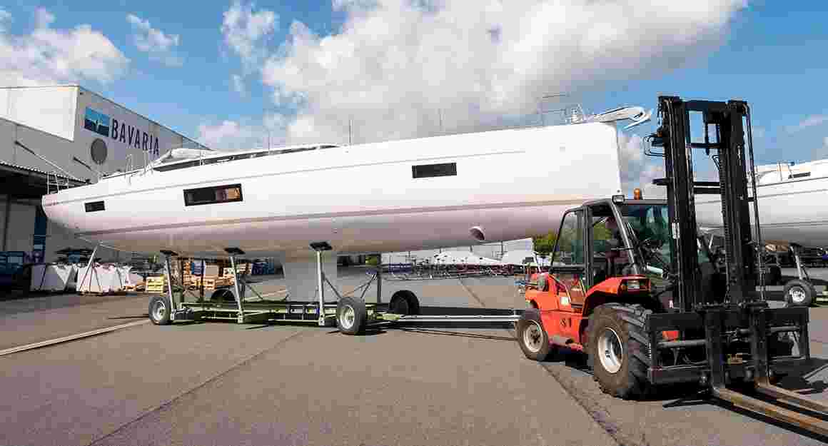 Transport of a yacht in the shipyard of BAVARIA YACHTS